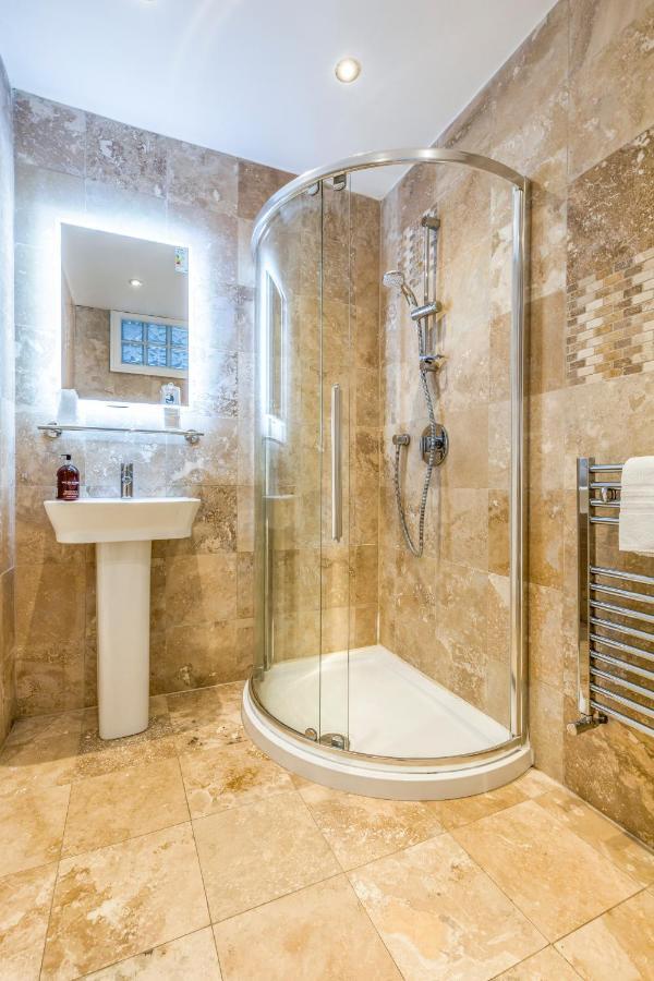 Deluxe Studios With Spa Included ポーツマス エクステリア 写真